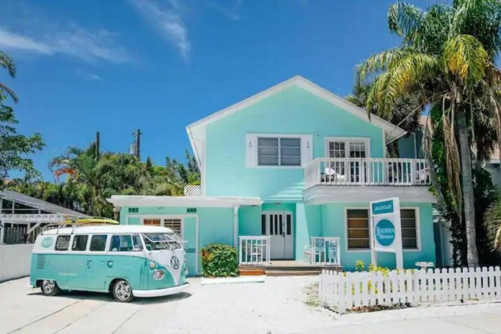 Walk To The - Island Apartment